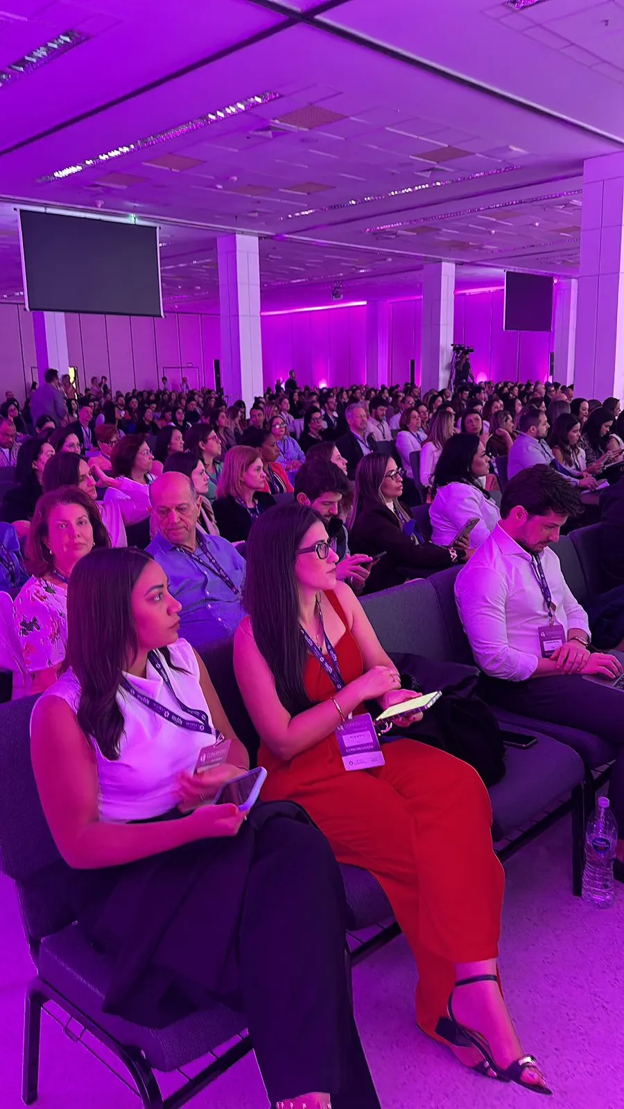 Dra. Tamiris Marques em congresso com o público